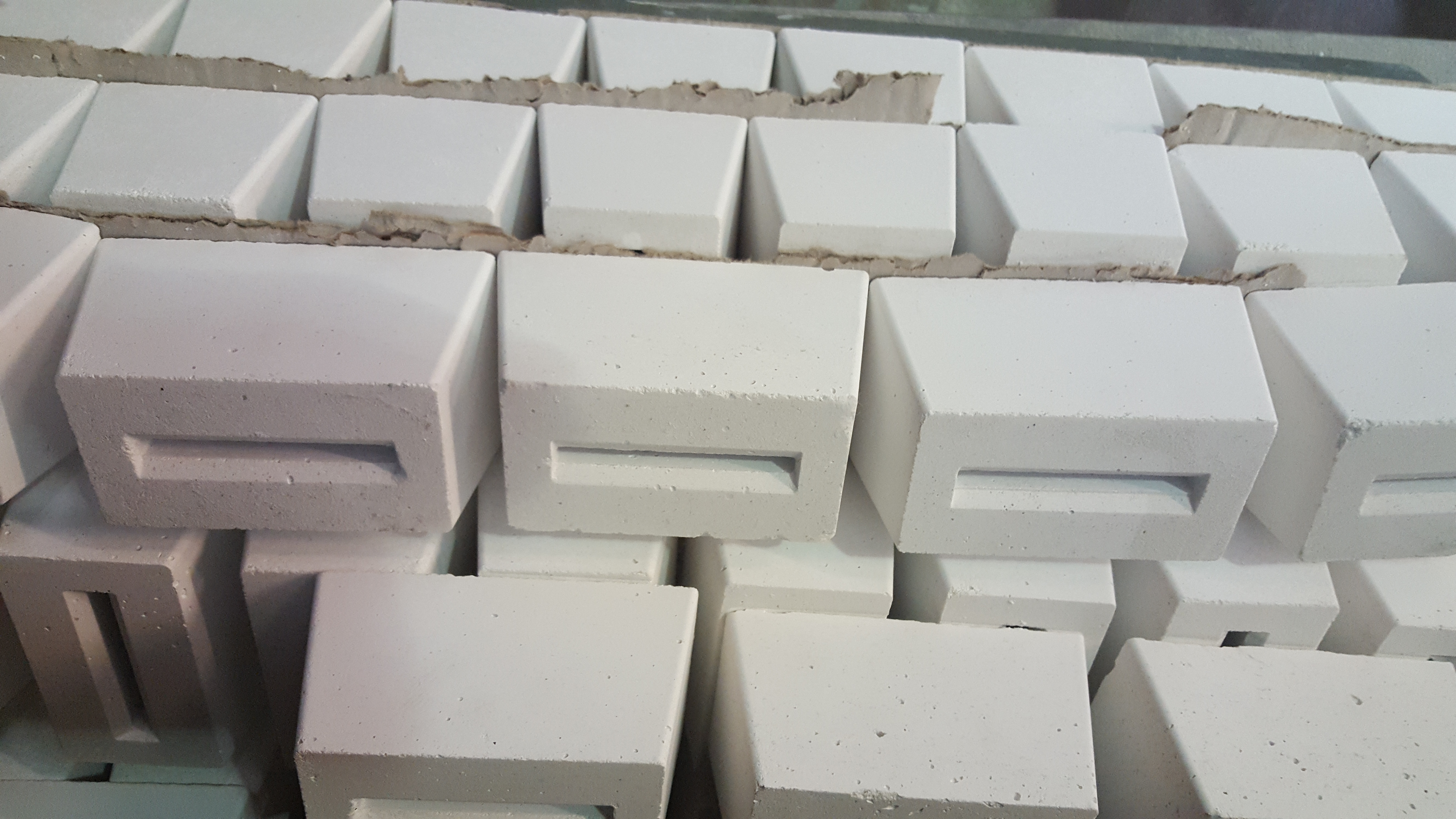 Как проверить качество огнеупорного кирпича: основные методы и инструкции